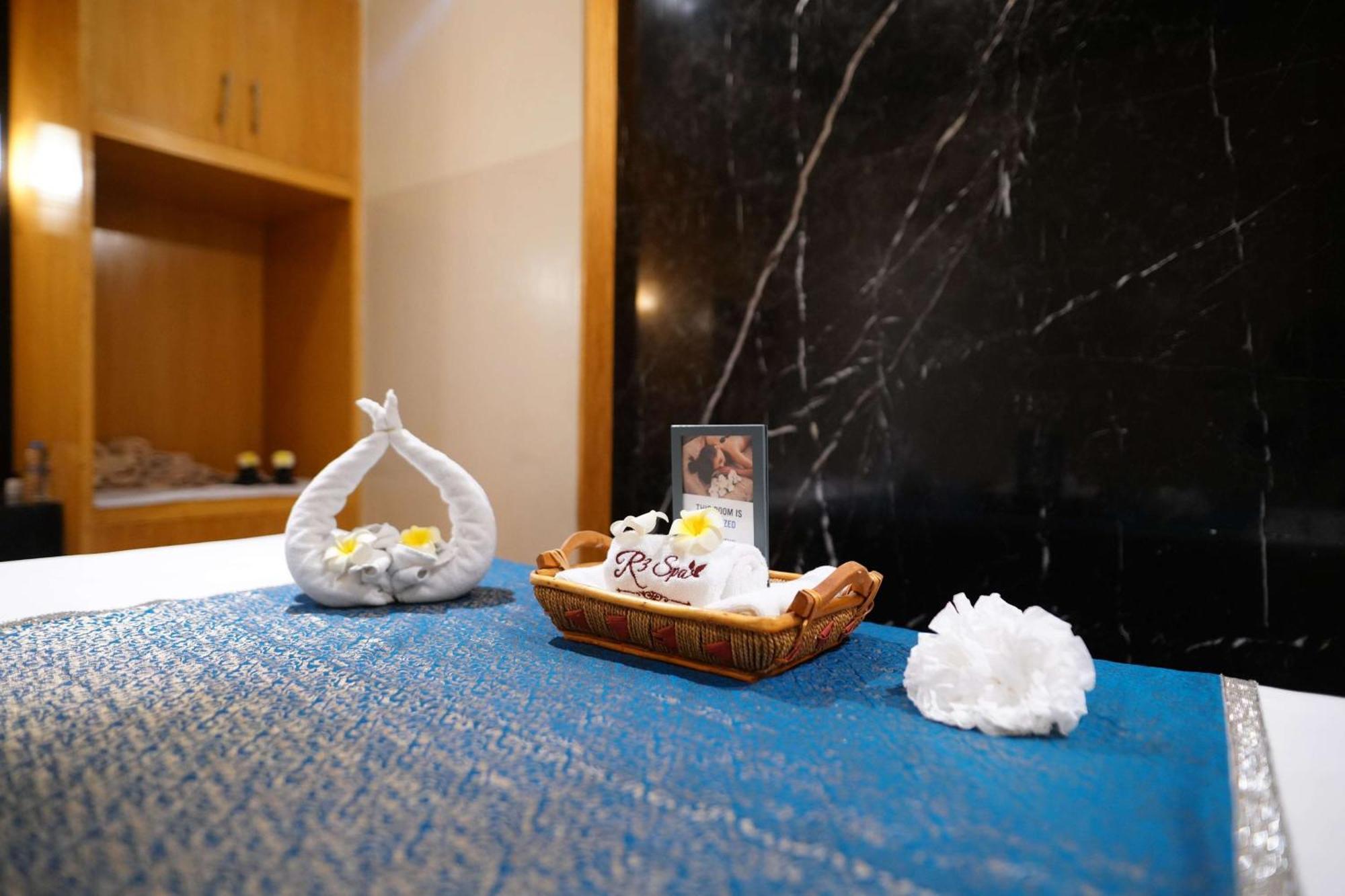 Radisson Blu Marina Hotel Connaught Place Нью-Дели Экстерьер фото