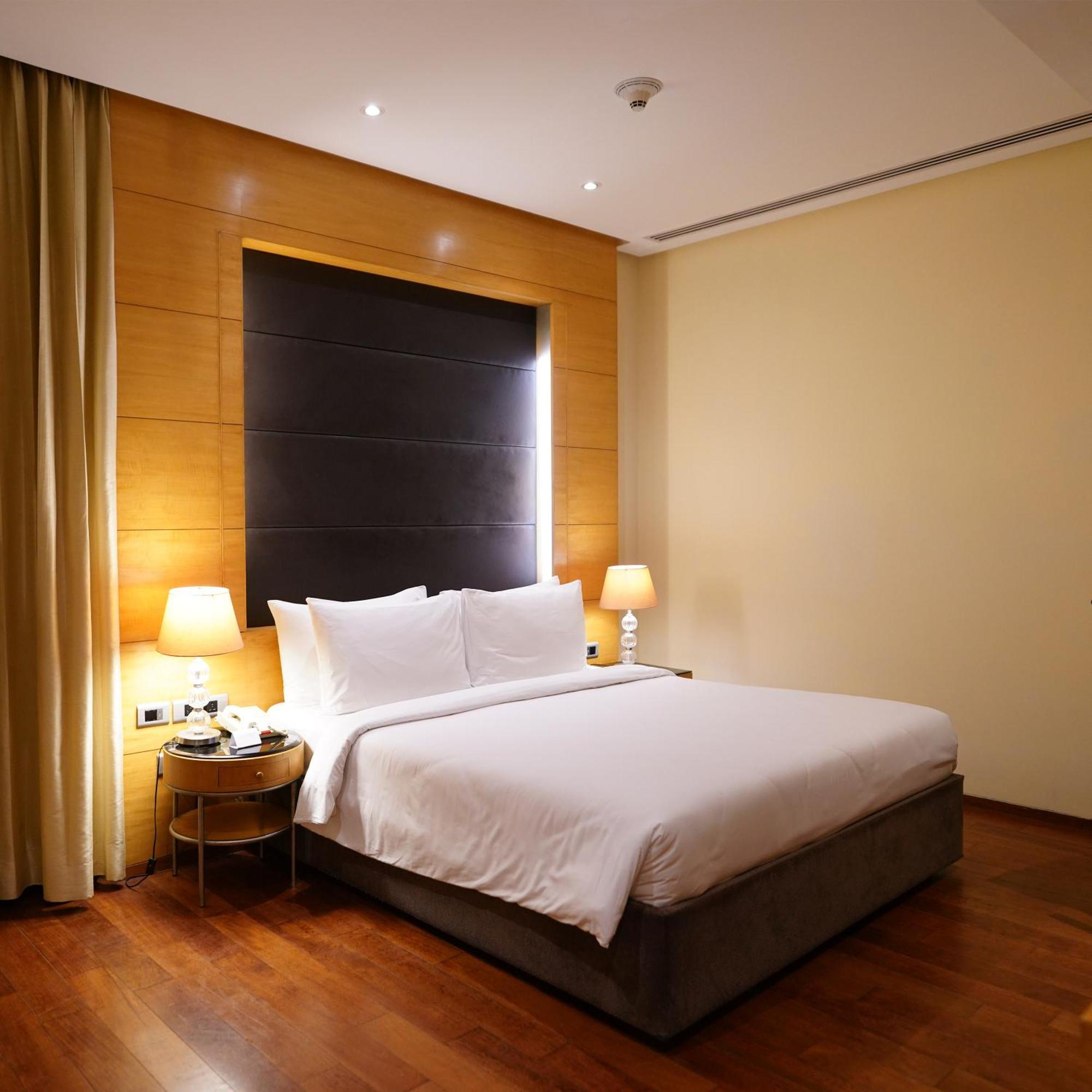 Radisson Blu Marina Hotel Connaught Place Нью-Дели Экстерьер фото
