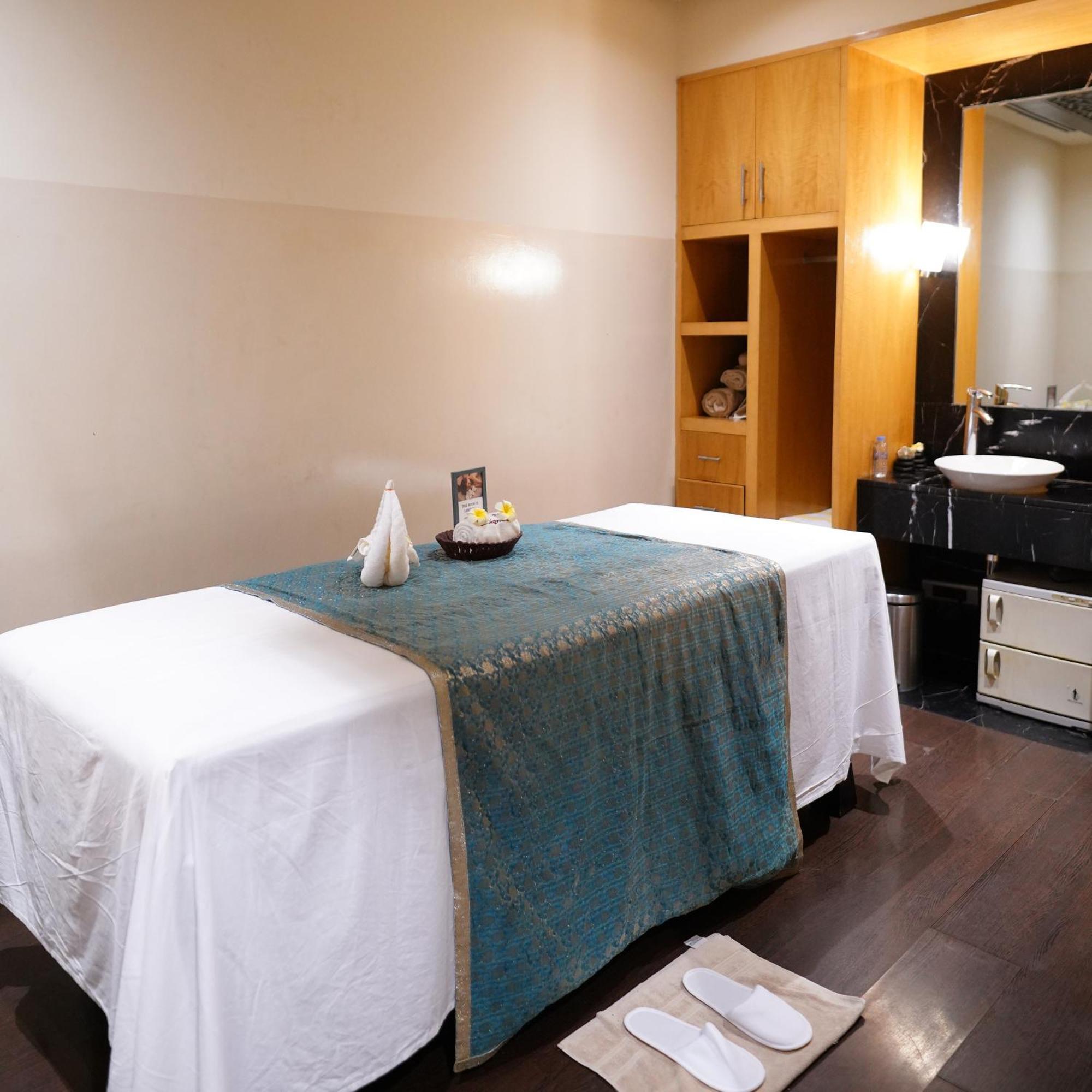 Radisson Blu Marina Hotel Connaught Place Нью-Дели Экстерьер фото